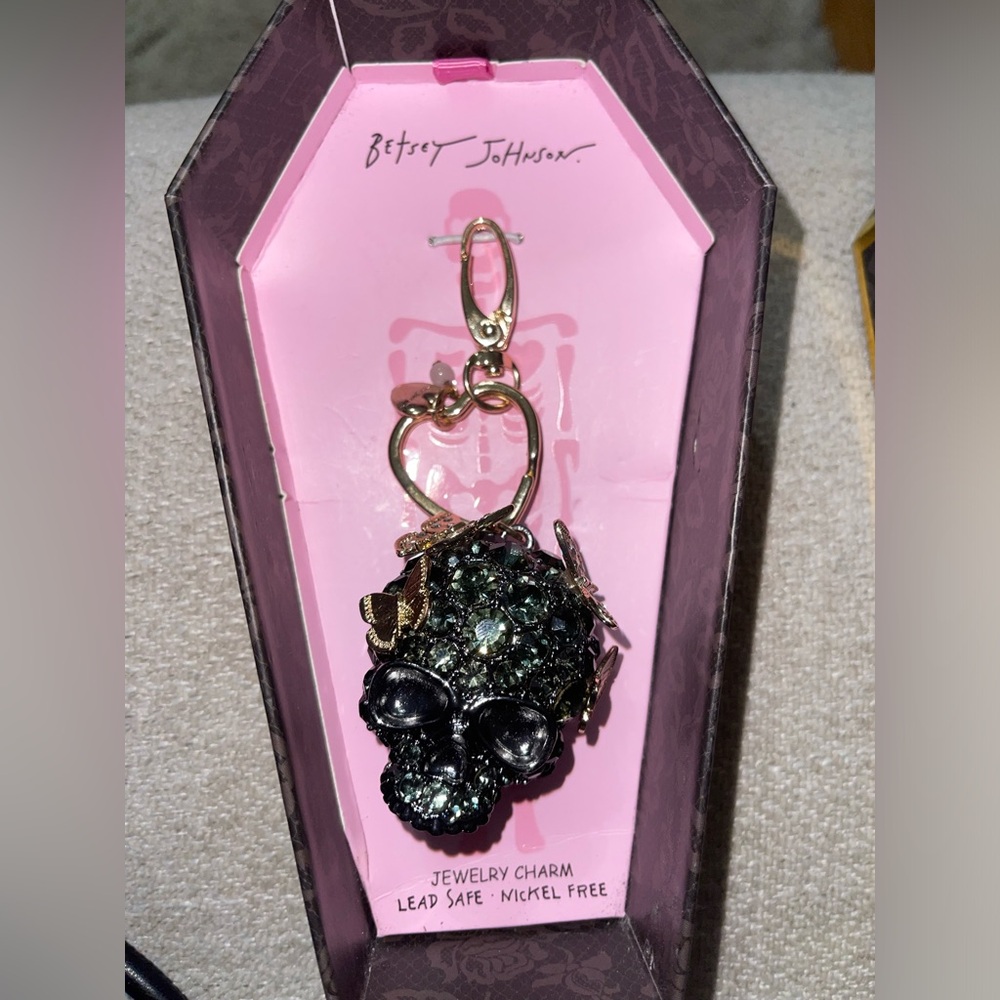 Betsey Johnson Black Skull Charm Key & Card Holder Accessory